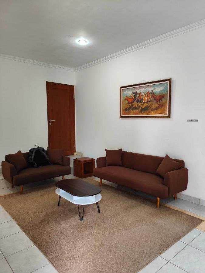 Adiputra Guesthouse 2 By Homiq Ngabean Eksteriør billede