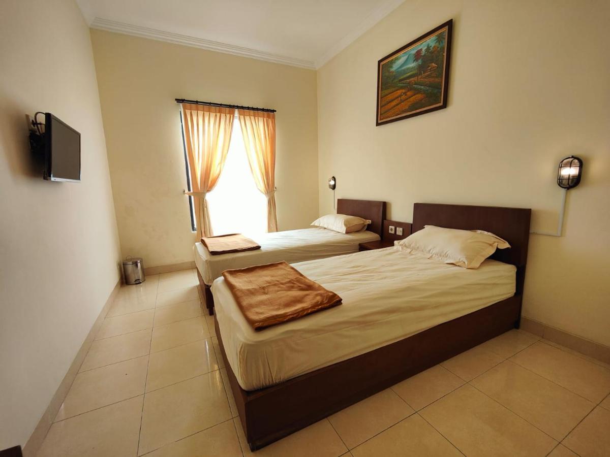 Adiputra Guesthouse 2 By Homiq Ngabean Eksteriør billede