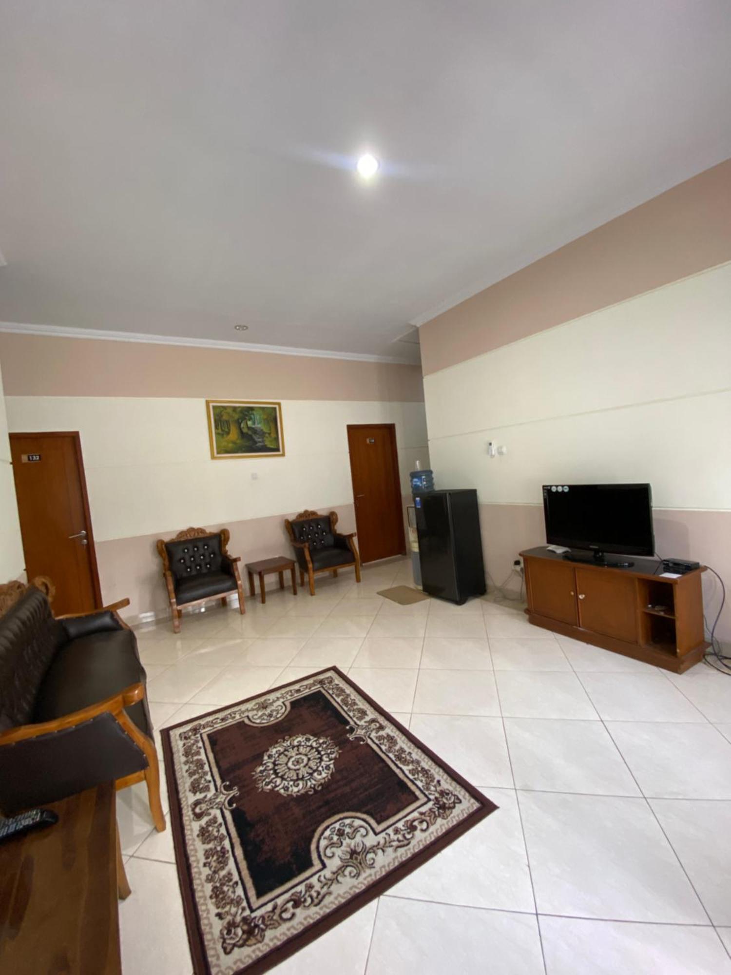 Adiputra Guesthouse 2 By Homiq Ngabean Eksteriør billede